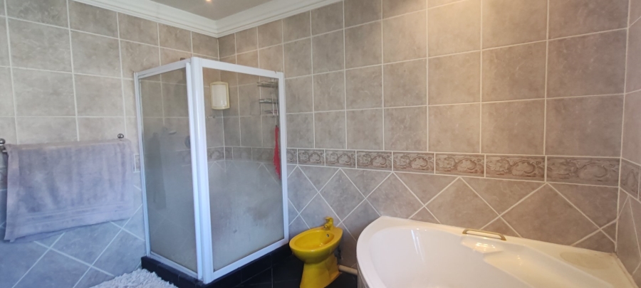 To Let 4 Bedroom Property for Rent in WestLake Country Safari Estate North West